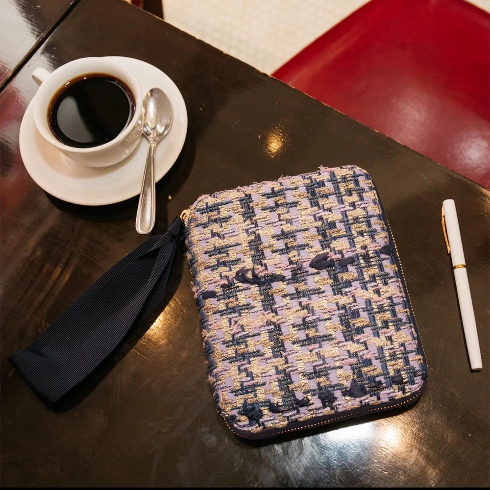 Malhia Kent (New!)
Mauve Tweed
A6 Size (fits Planner and Original)